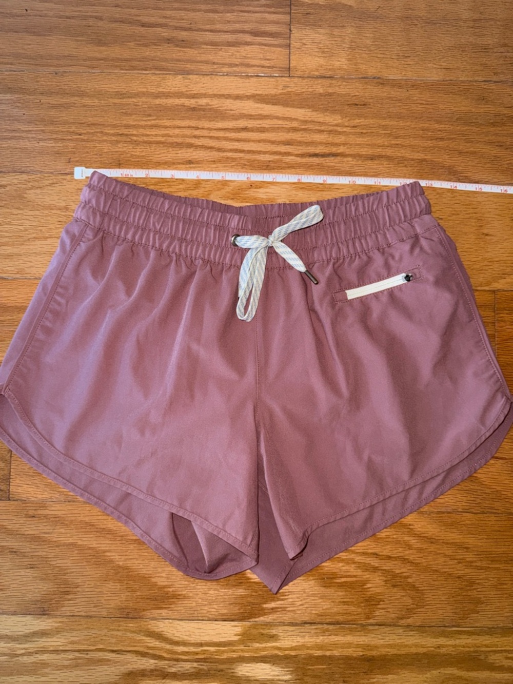 Vuori clementine 2.0 shorts 4” inseam - Small